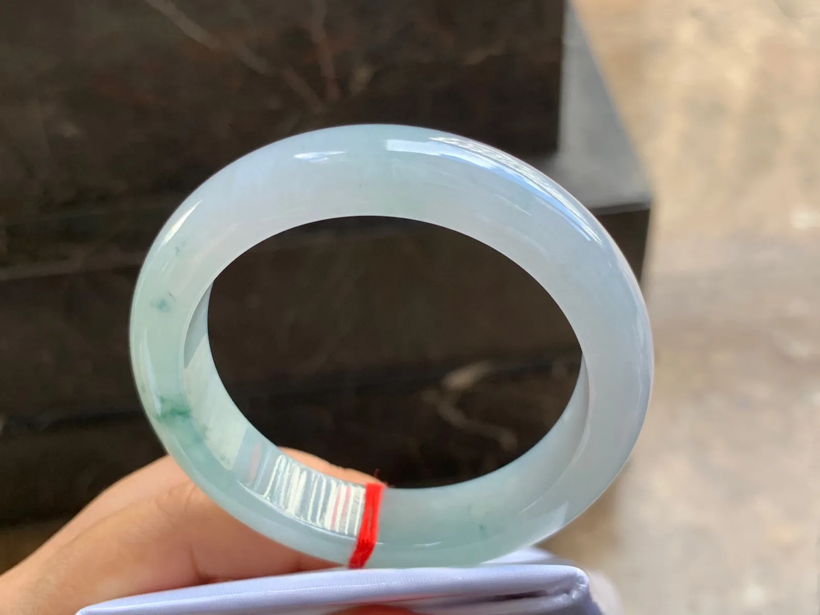 56-13.5-9mm
飘花手镯 底子细腻 花色清爽