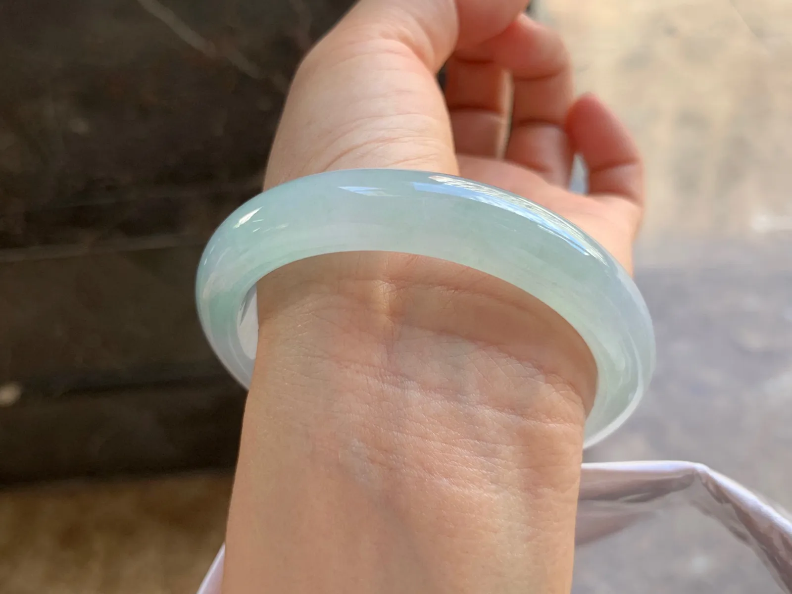 58-12-8mm
冰种晴底手镯 冰透莹润 干净清爽