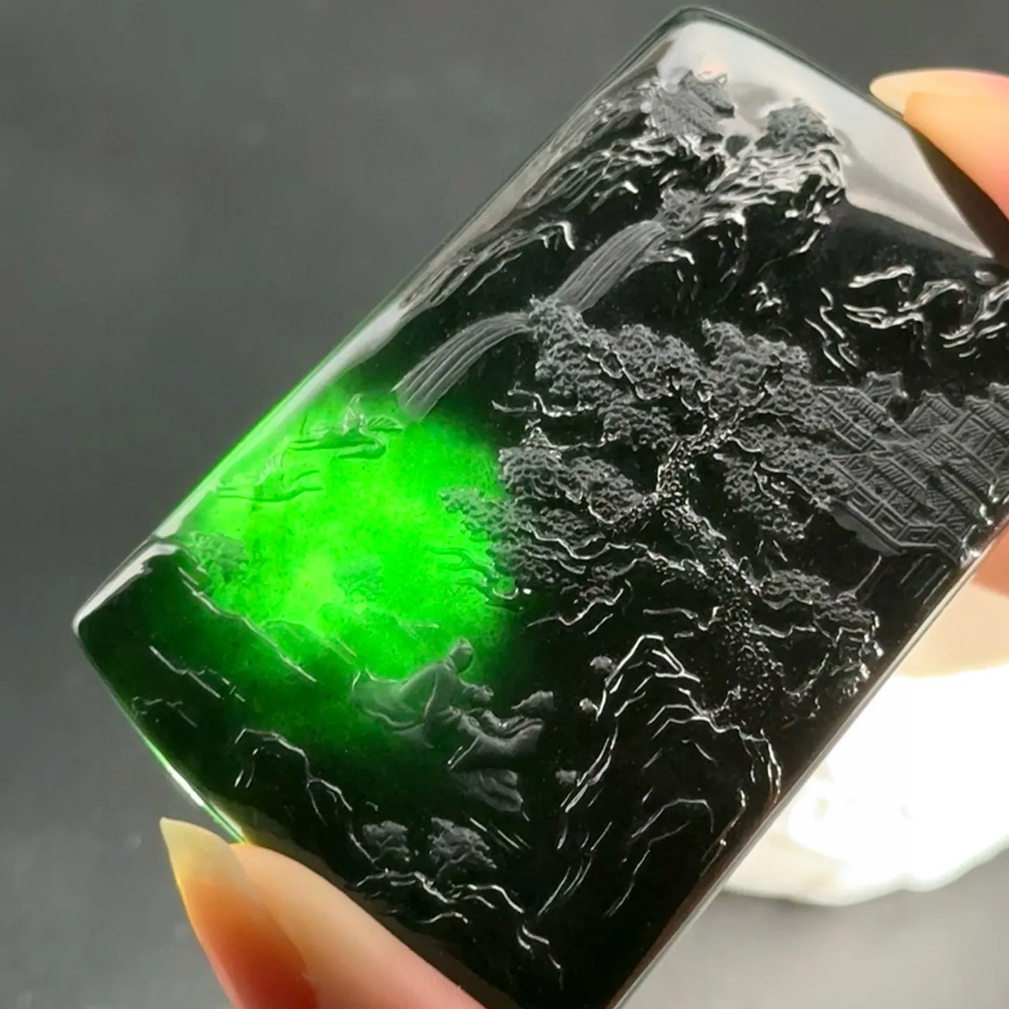精品墨翠山水牌 种好色正 黑度极好 打灯通透 油性十足 尺寸66.1