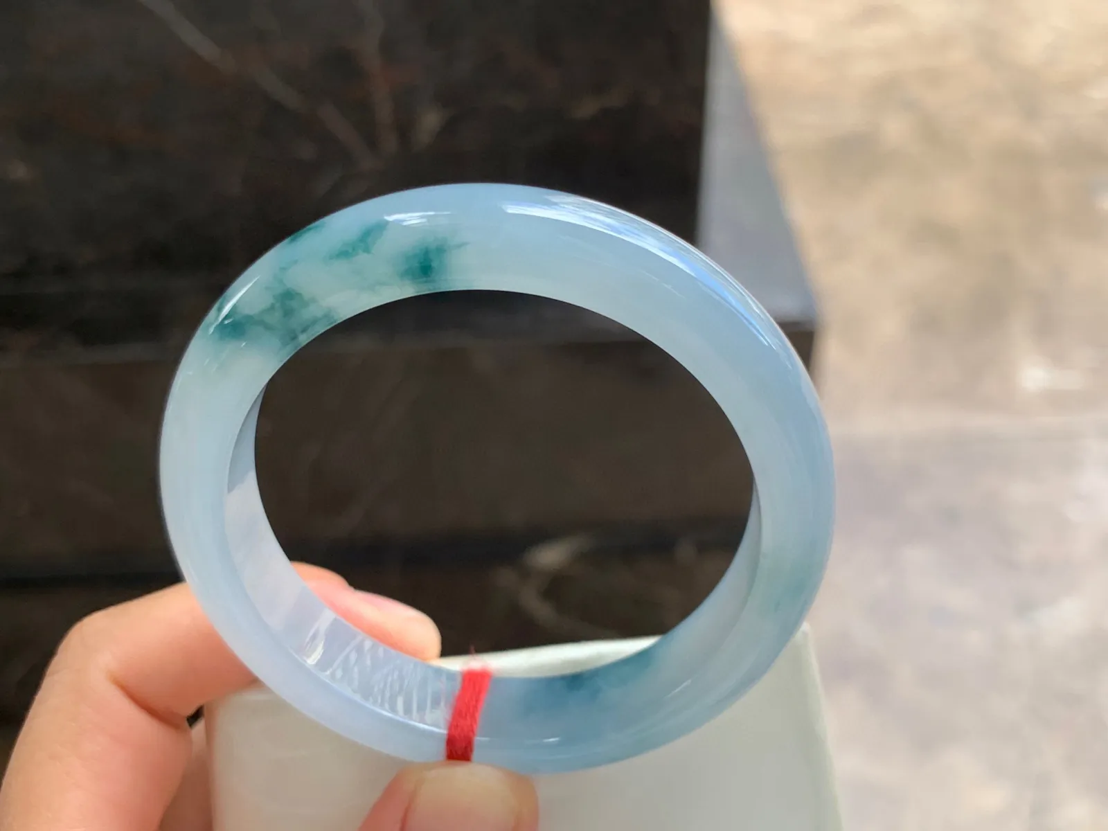 55-12-8mm
冰种飘花手镯 种好水润 底子干净 花色灵动