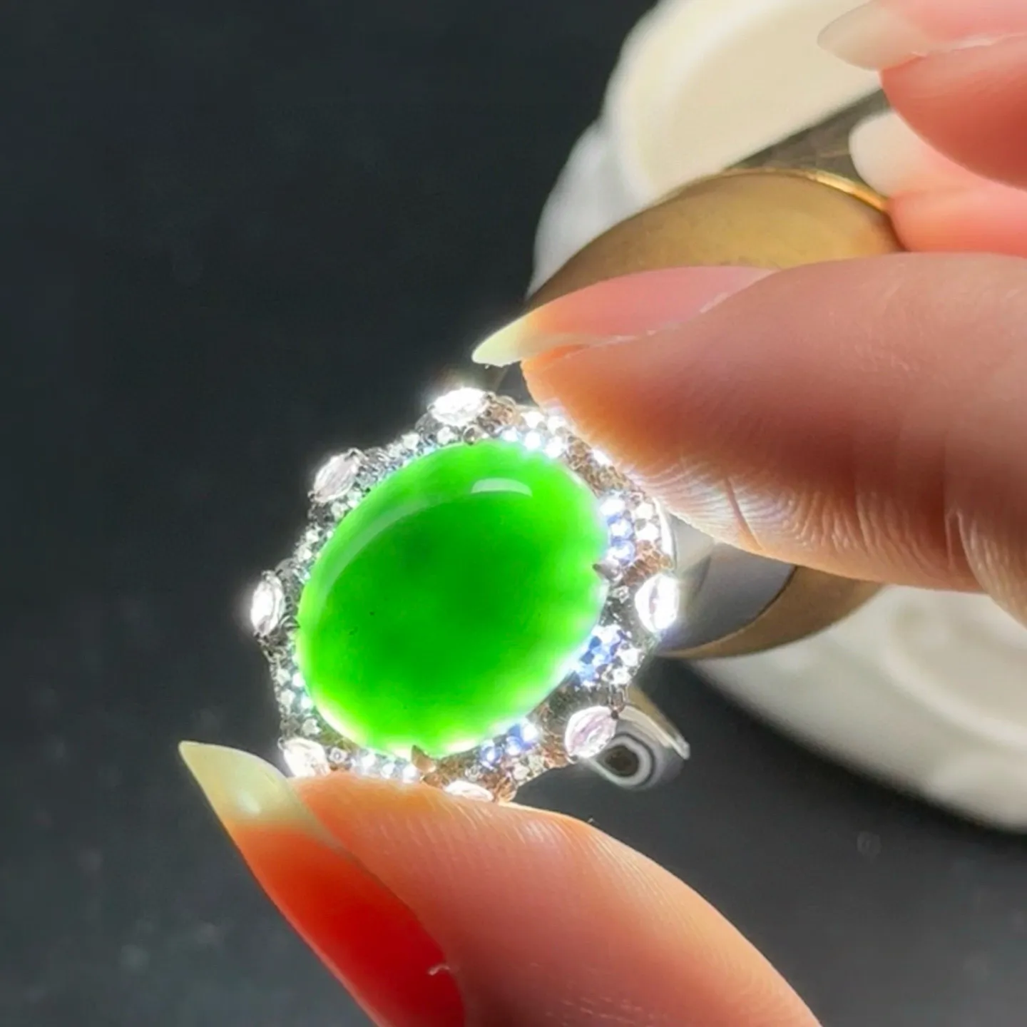 精品18k墨翠豪镶蛋面女戒 种好色正 黑度极好 打灯通透 油性十足 尺寸14.6