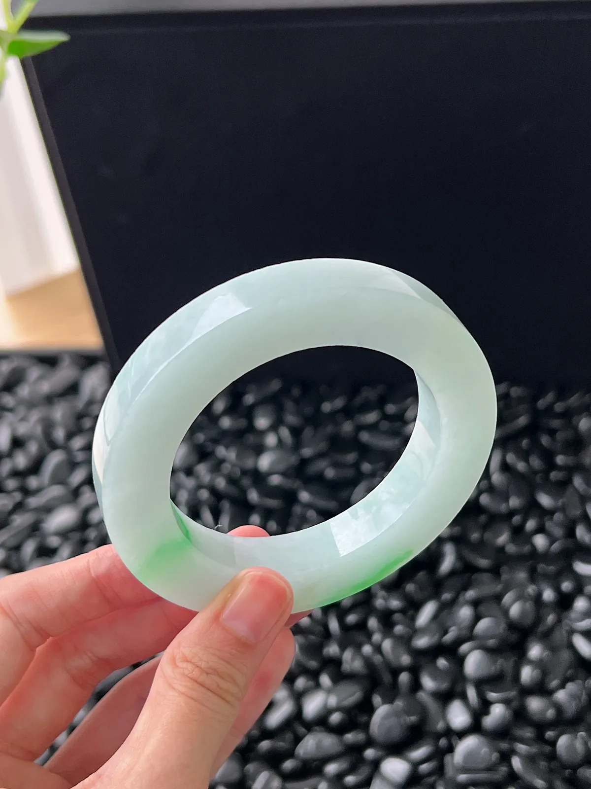 翡翠飘阳绿毛胚，正圈可做53-60圈口，圆条可做53-57圈口