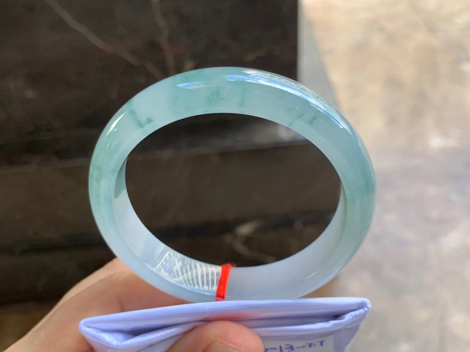 55.5-13-7.5mm
冰种飘花手镯 水润冰透
