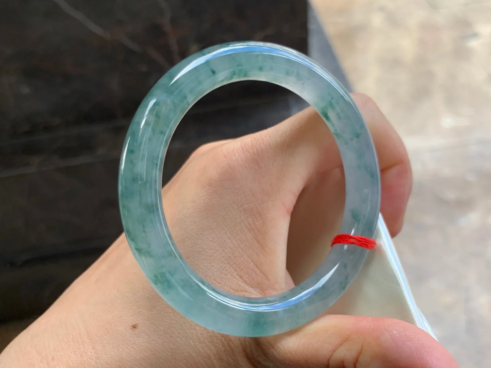 53-9mm
冰种飘花圆条手镯 水润冰透 碎花点缀