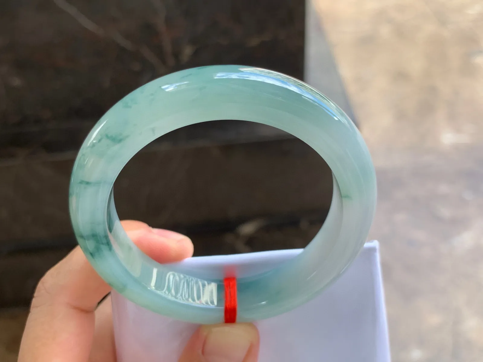 54.5-12.5-9mm
飘花手镯 底子细腻 花色漂亮