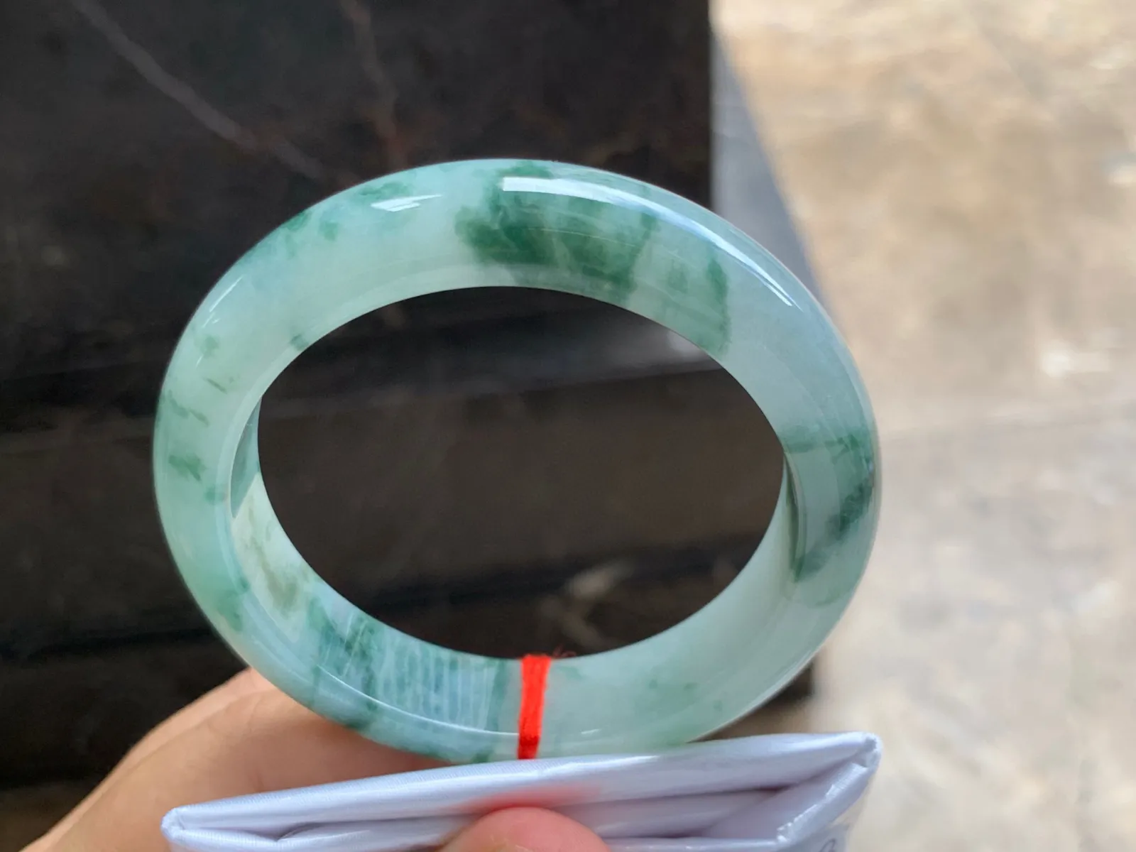 55-13-8mm
飘花手镯 底子细腻 花色浓郁 性价比推荐