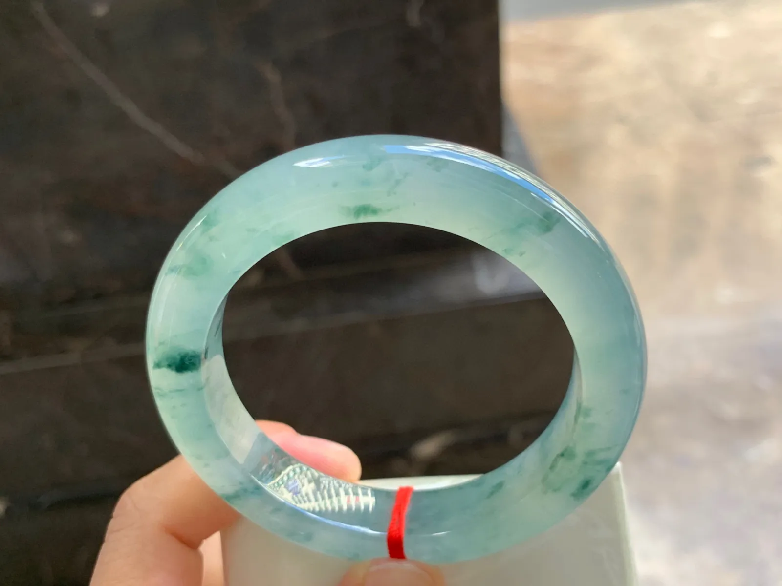 56-12-10mm
冰种飘花手镯 冰透起光 花色均匀