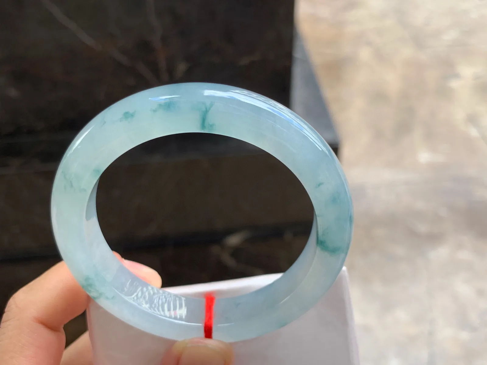 56.5-12.5-9.5mm
冰种飘花手镯 底子冰透干净 花色清爽灵动