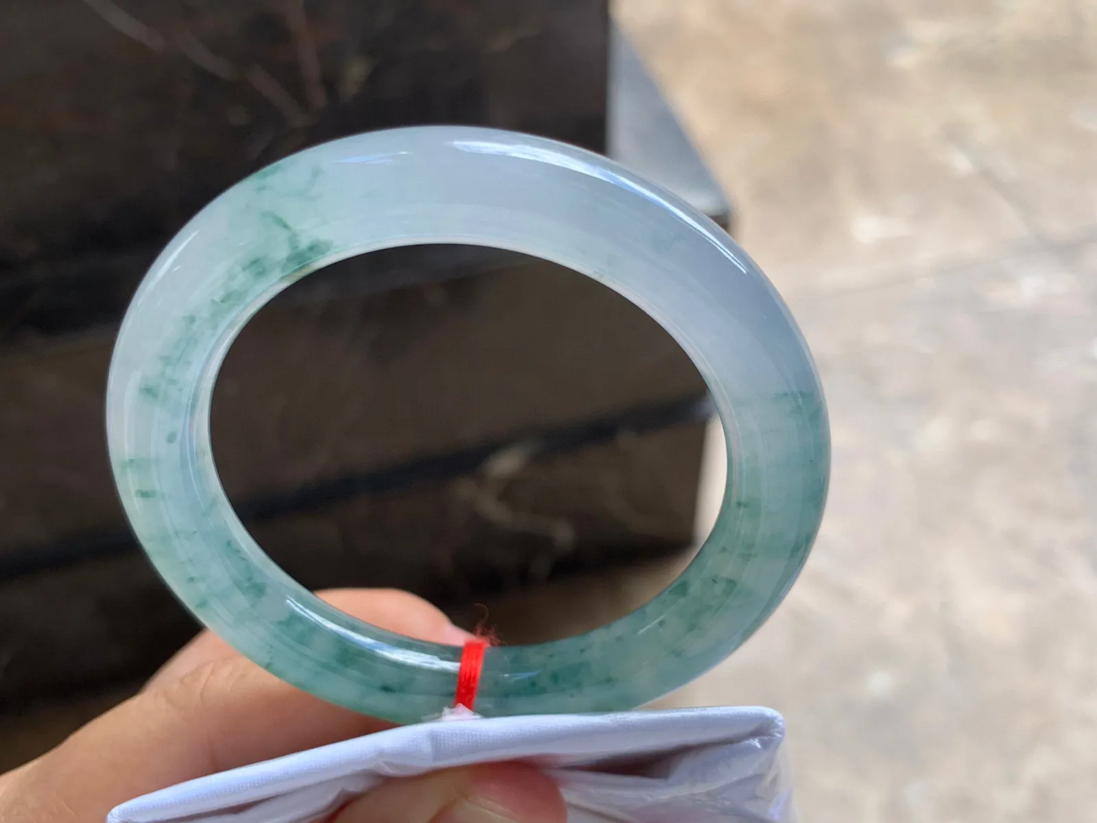 53.5-8mm
冰种飘花手镯 水润冰透 花色均匀灵动