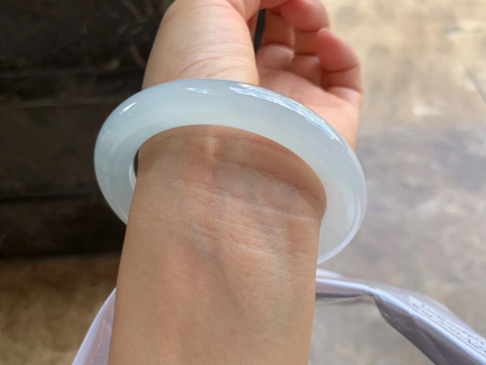 56-10.5mm
白冰圆条手镯 纯净白月光