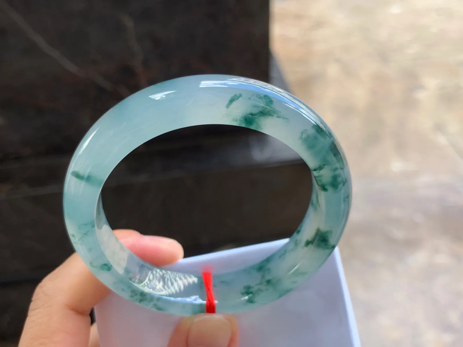 55.5-13-9mm
冰种飘花手镯 莹润冰透 花色灵动
