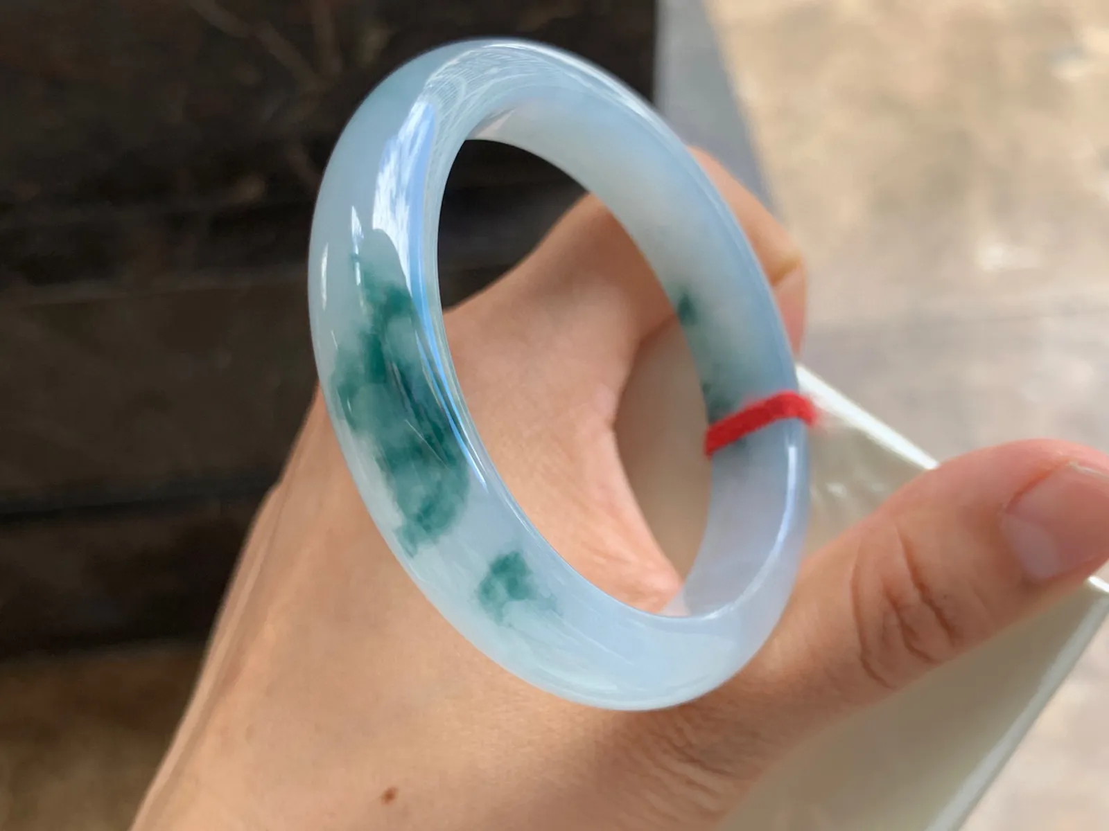 55-12-8mm
冰种飘花手镯 种好水润 底子干净 花色灵动