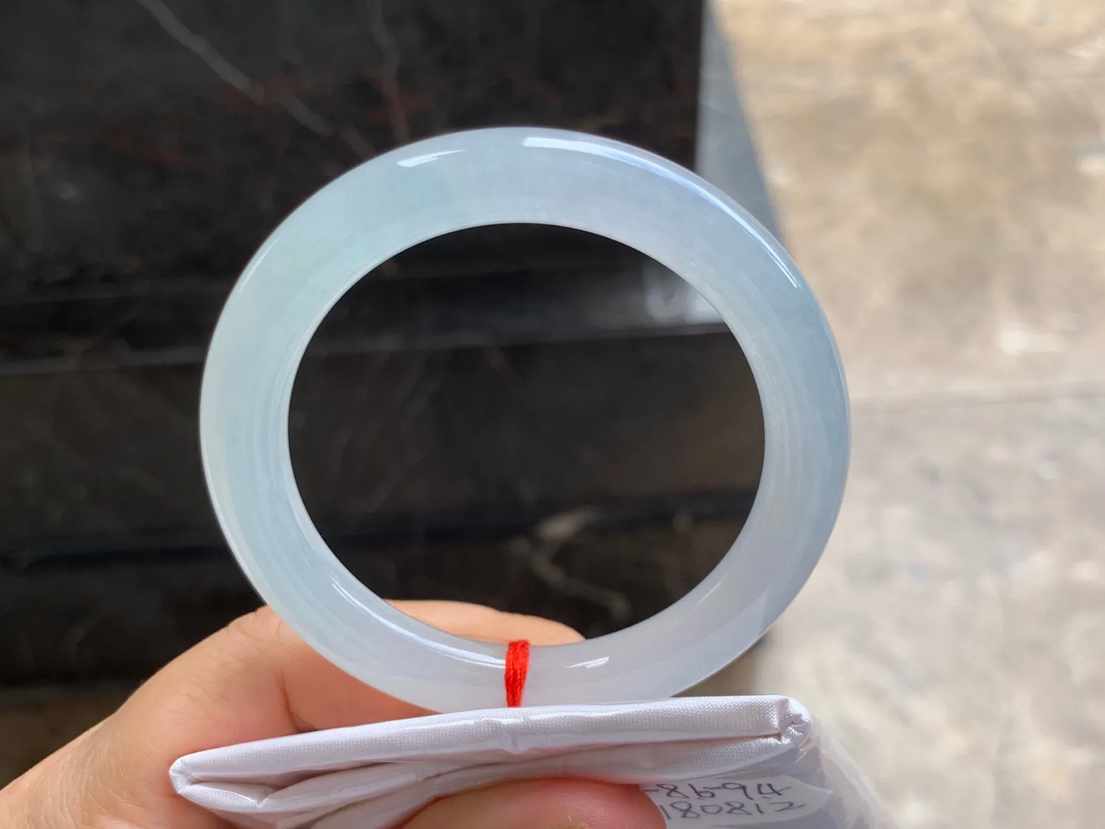 54-8.5-9.5mm
白冰圆条手镯 纯净白月光