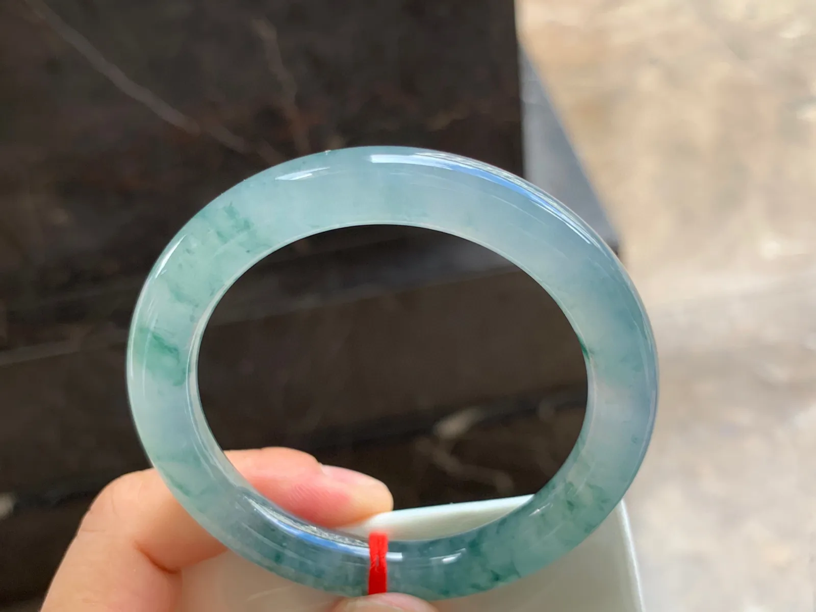 53-9mm
冰种飘花圆条手镯 水润冰透 碎花点缀