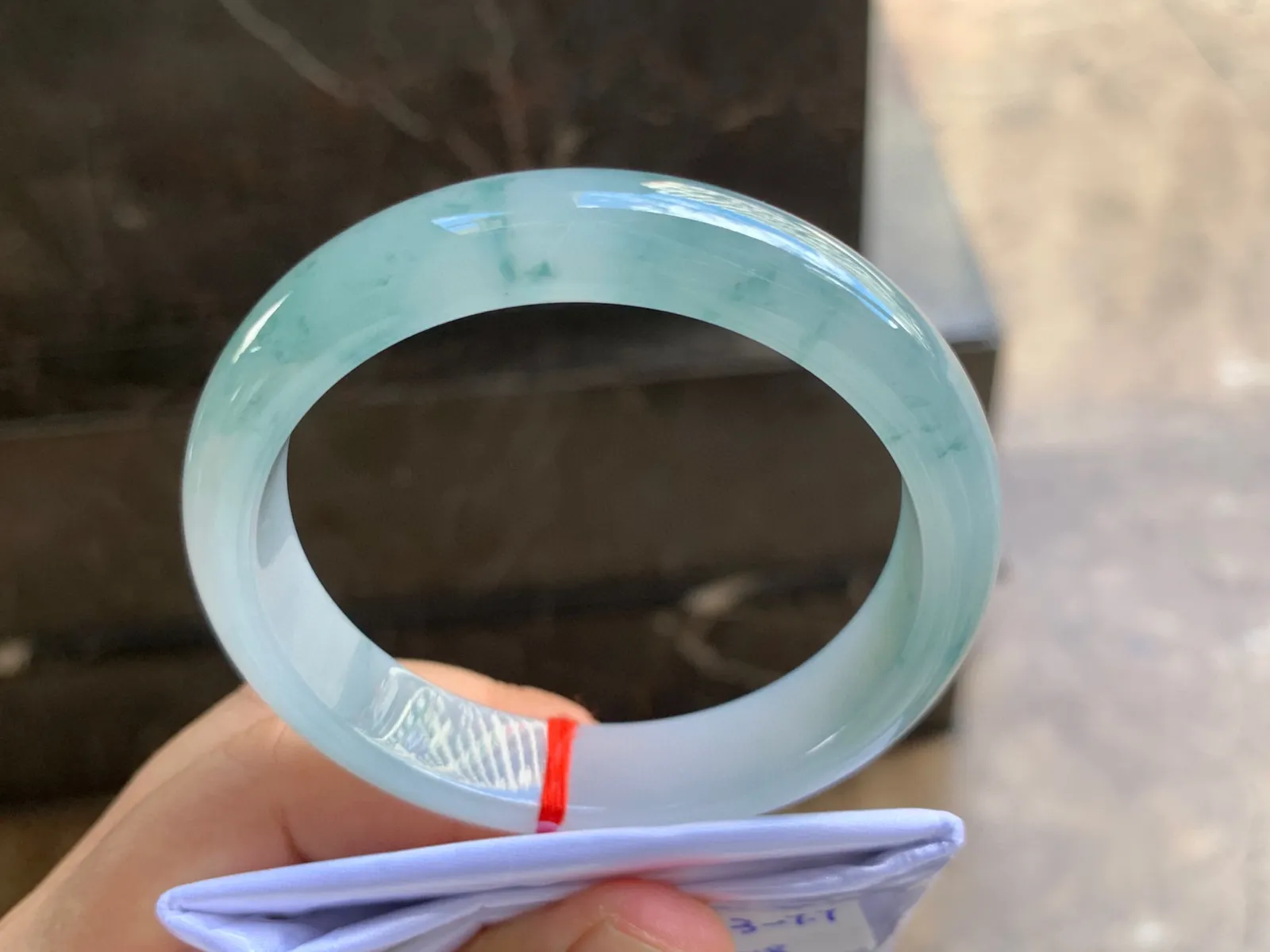 55.5-13-7.5mm
冰种飘花手镯 水润冰透