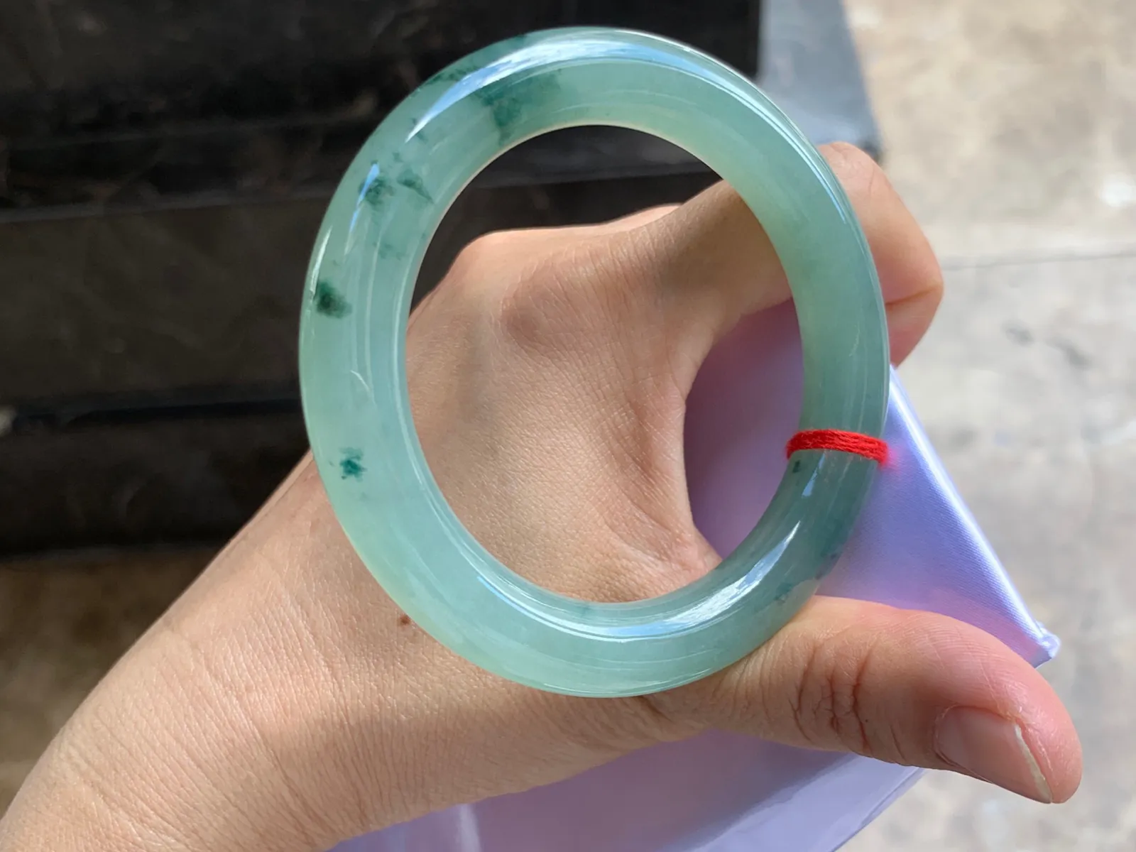 56-11mm
飘花圆条手镯 种好水润 底色漂亮