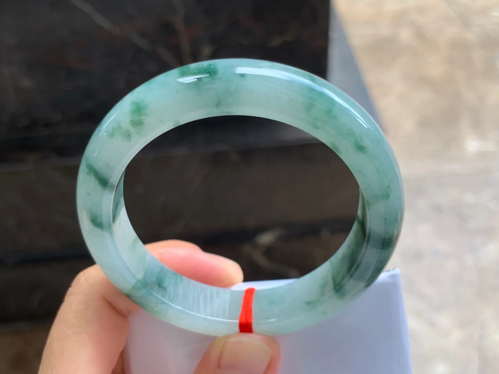 55-13-8mm
飘花手镯 底子细腻 花色浓郁 性价比推荐
