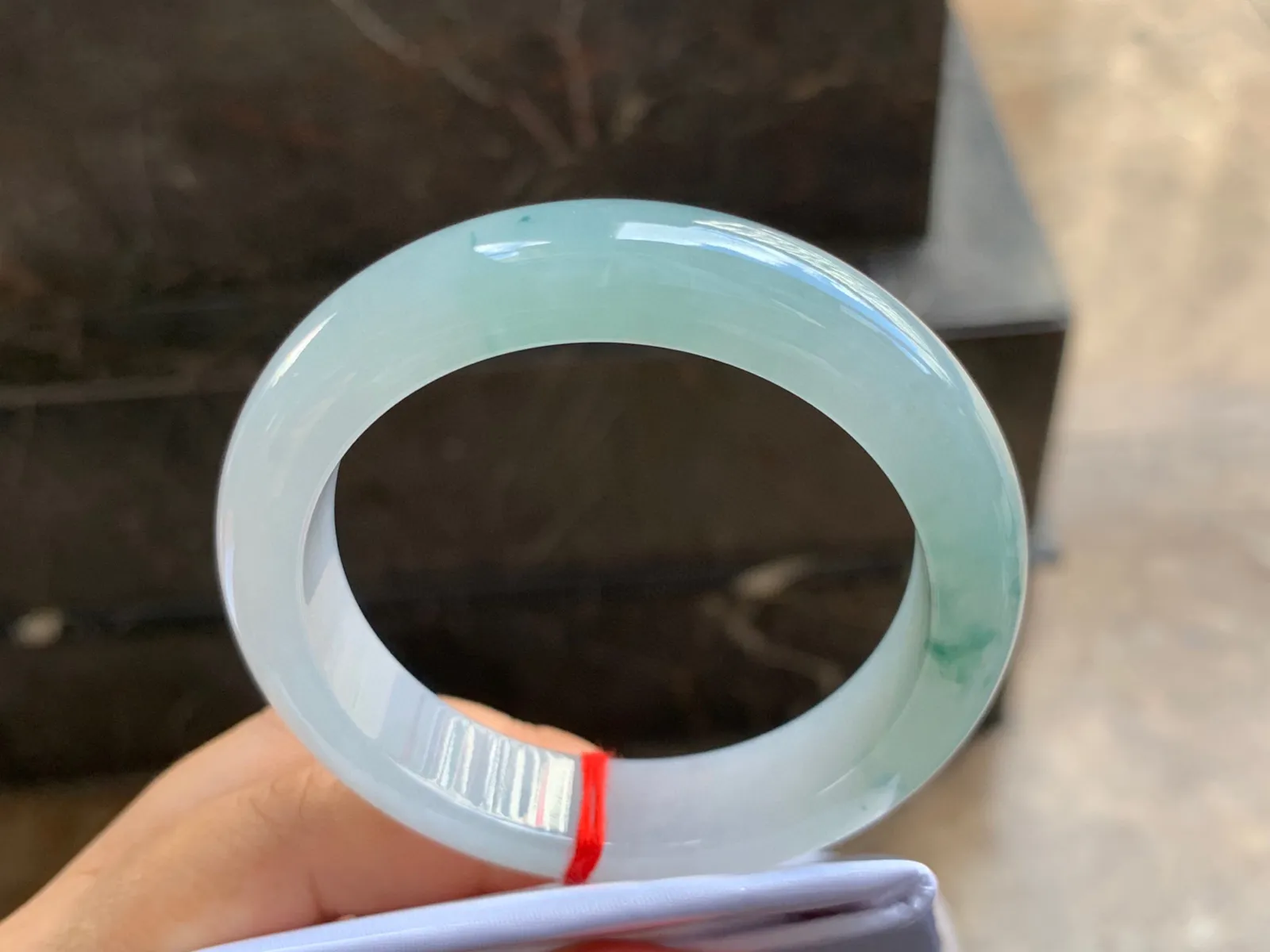 56-13.5-9mm
飘花手镯 底子细腻 花色清爽