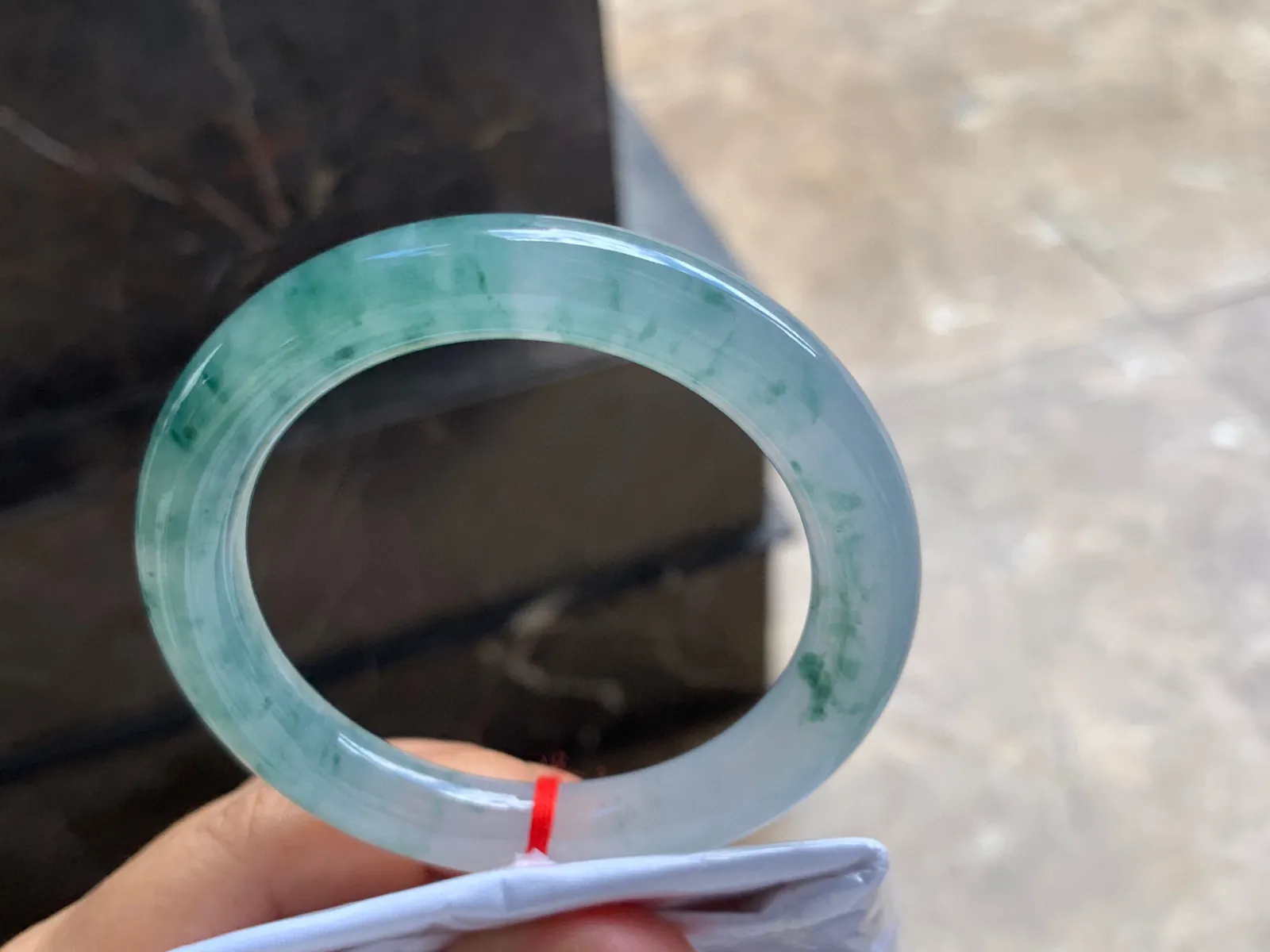 53.5-8mm
冰种飘花手镯 水润冰透 花色均匀灵动