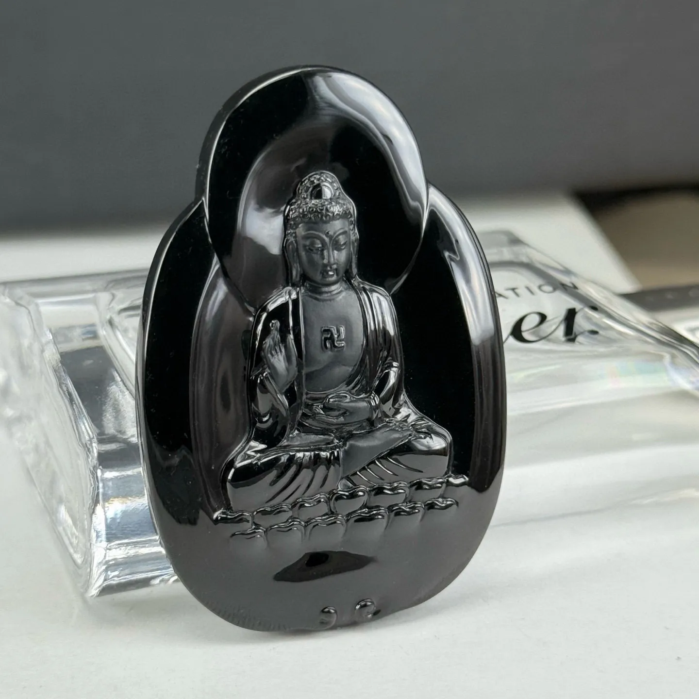 精品墨翠大日如来 种好色正 黑度极好 打灯通透 油性十足 尺寸58.8