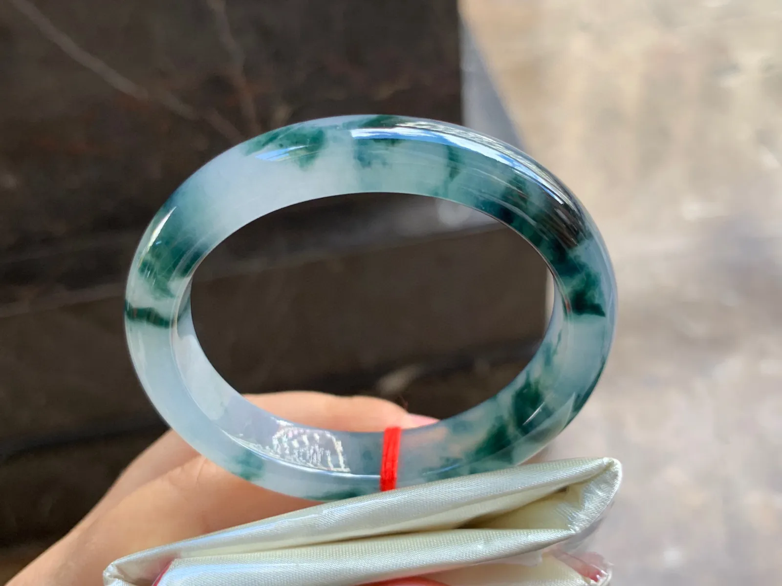 52-12.5-7.5mm
冰种飘花手镯 水墨花 正圈50可戴