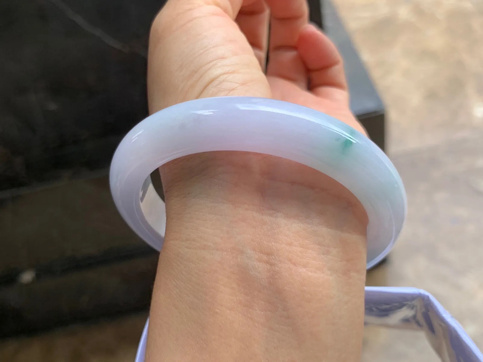 61-12.5-9mm
春彩翡翠 底子细腻 大圈口