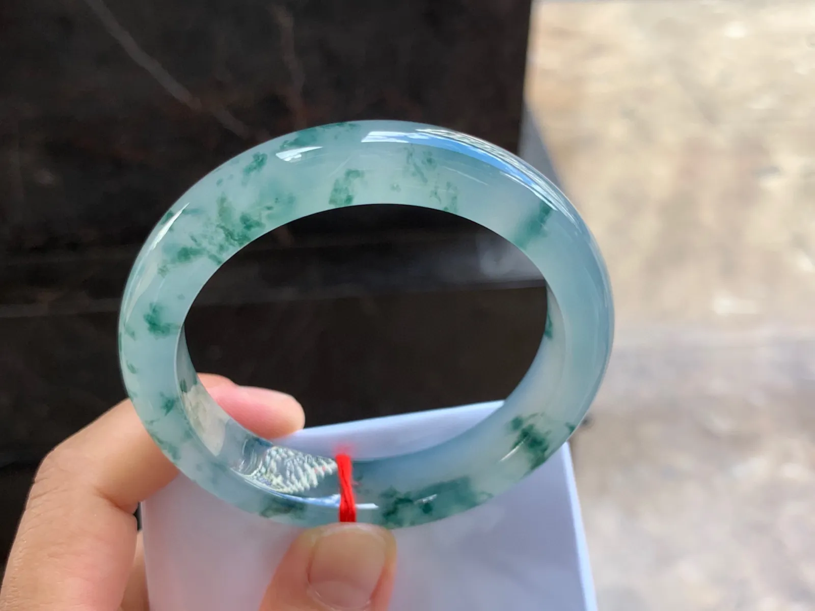 55.5-13-9mm
冰种飘花手镯 莹润冰透 花色灵动