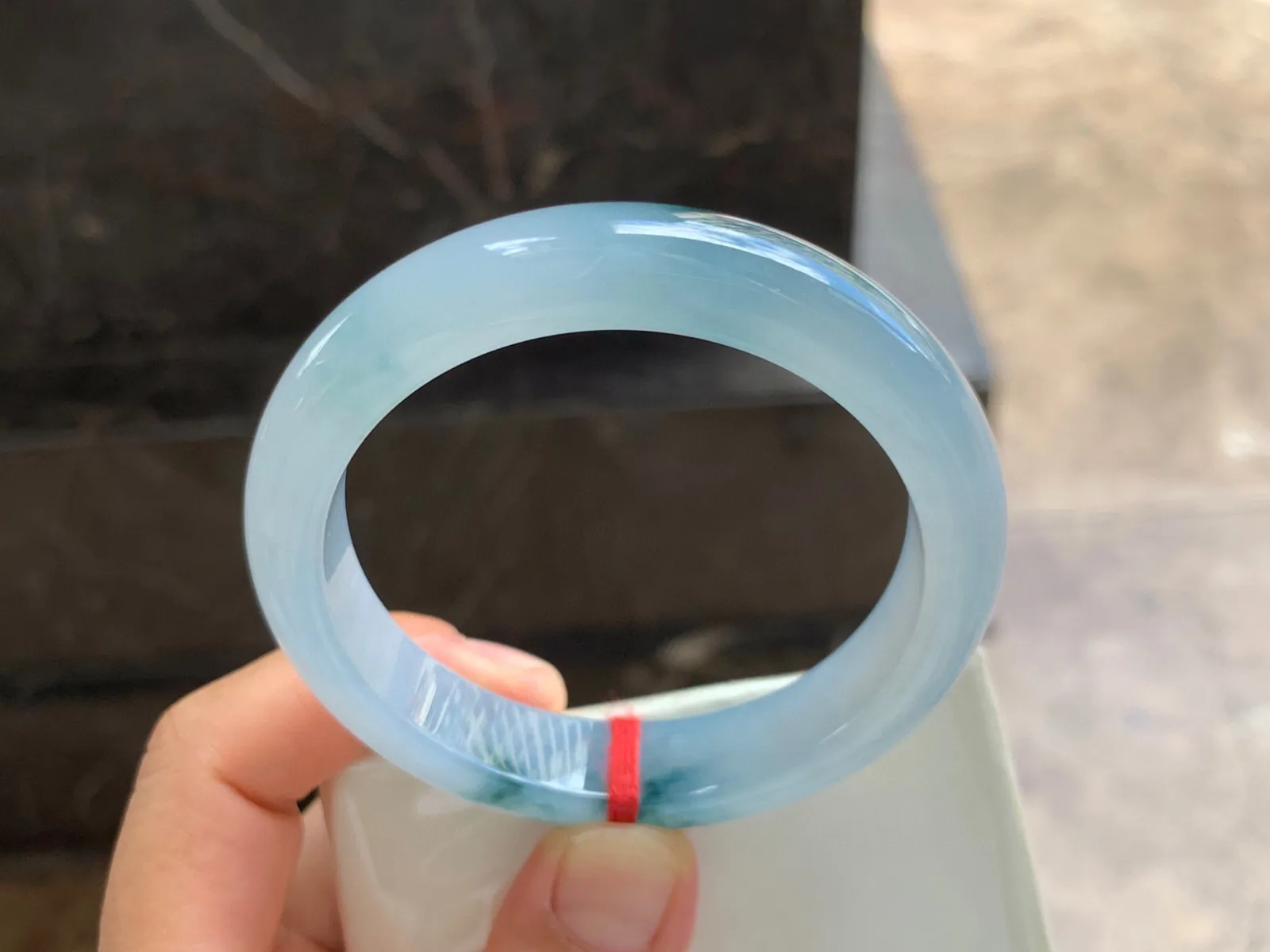55-12-8mm
冰种飘花手镯 种好水润 底子干净 花色灵动