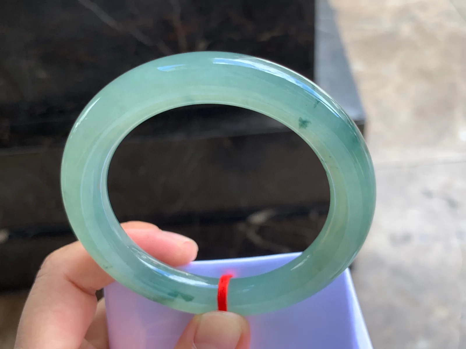 56-11mm
飘花圆条手镯 种好水润 底色漂亮