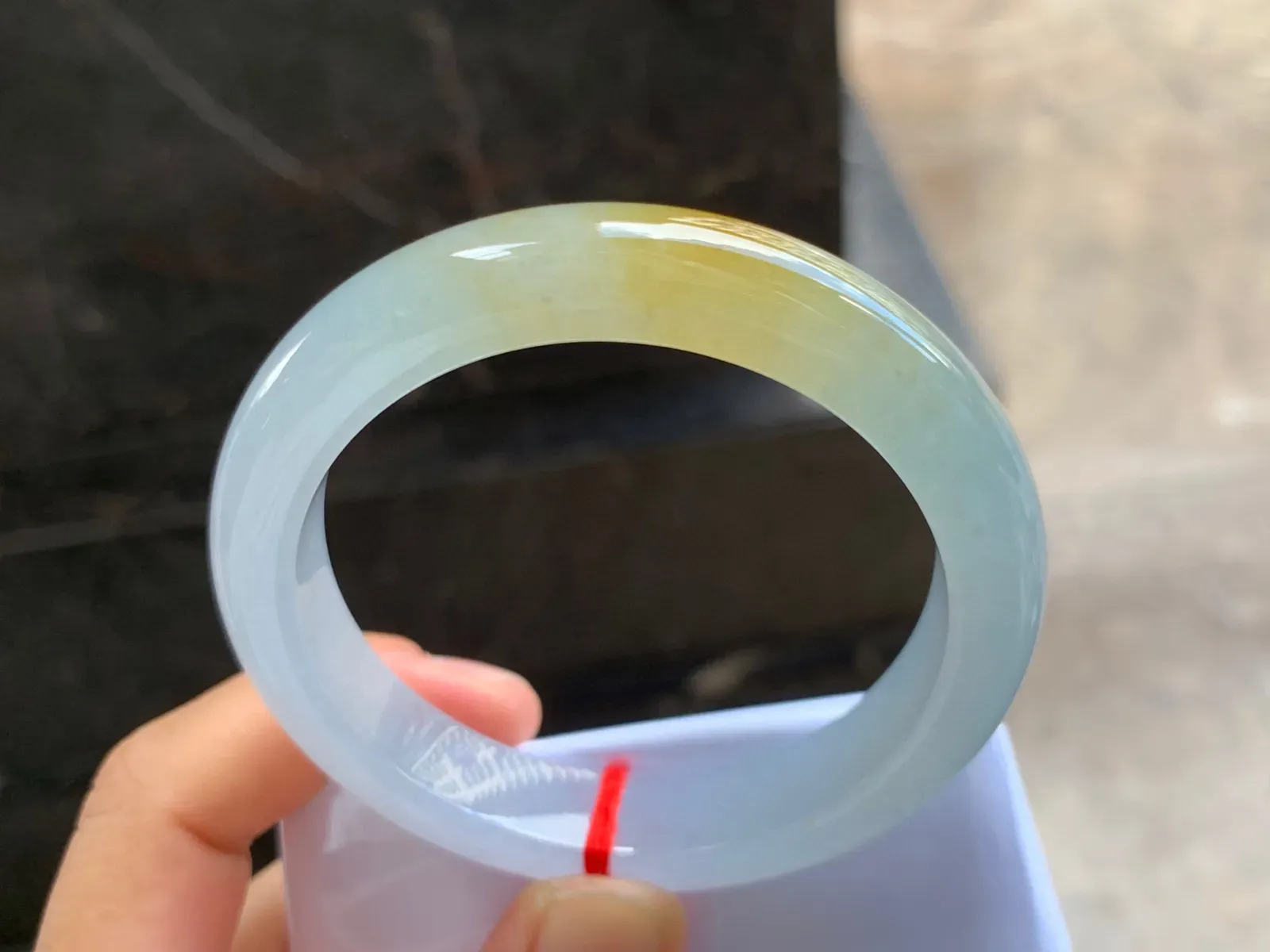 55.5-12-9mm
冰黄翡手镯 底子细腻 颜色漂亮