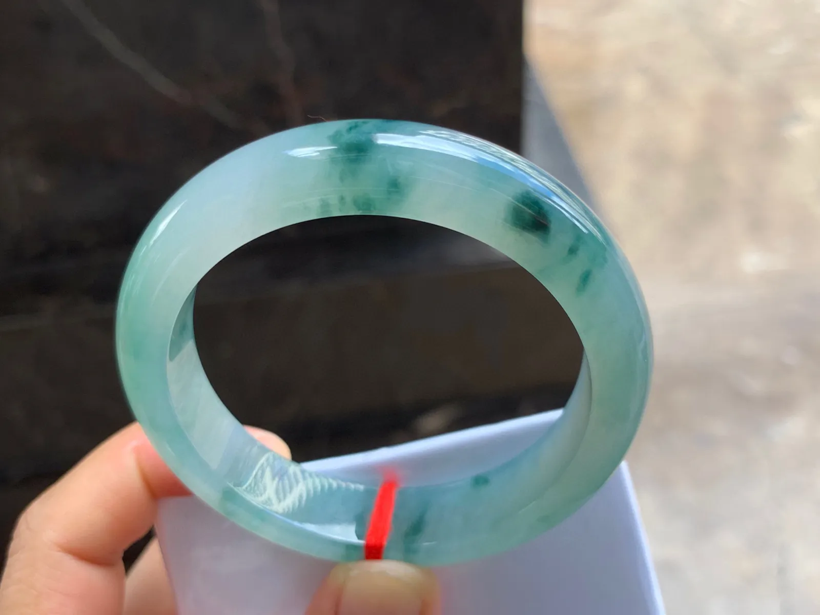 54.5-13-8.5mm
冰种飘花手镯 温润细腻 上手漂亮