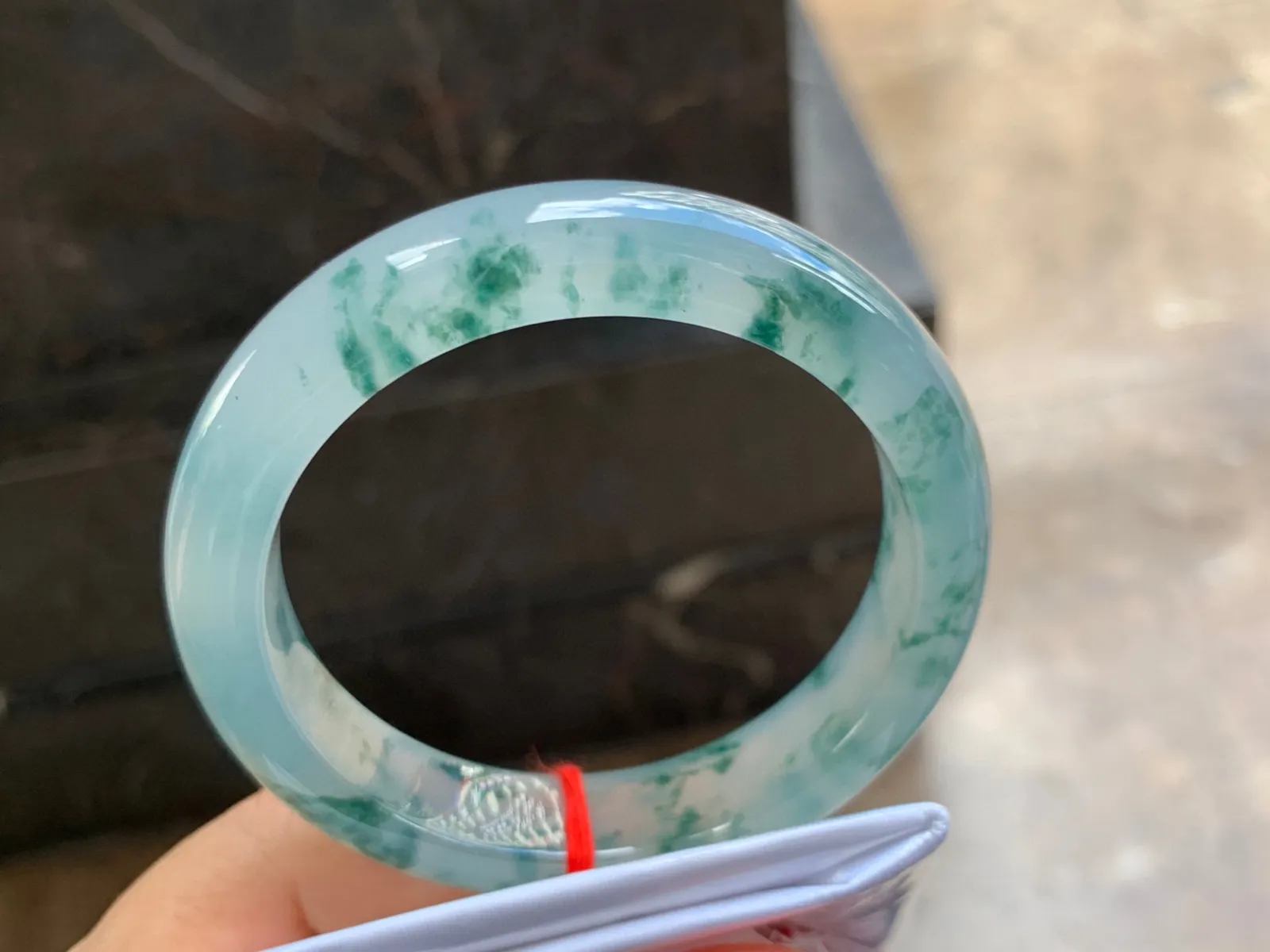 55.5-13-9mm
冰种飘花手镯 莹润冰透 花色灵动
