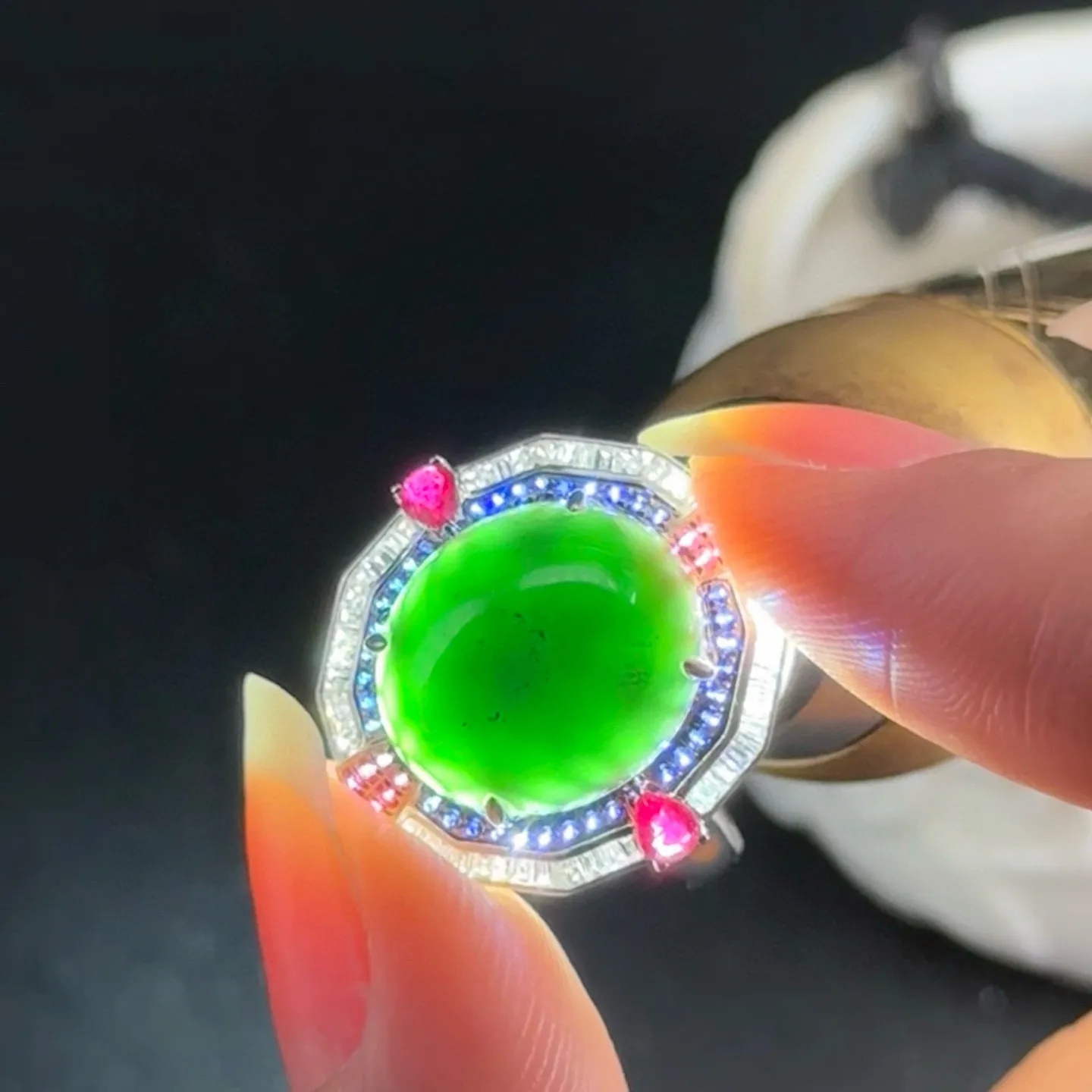 精品18k墨翠豪镶蛋面女戒 种好色正 黑度极好 打灯通透 油性十足 尺寸13.9