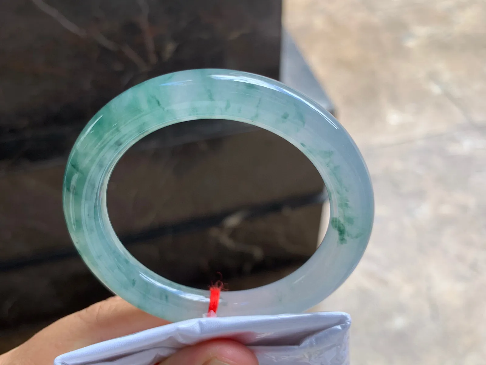 53.5-8mm
冰种飘花手镯 水润冰透 花色均匀灵动