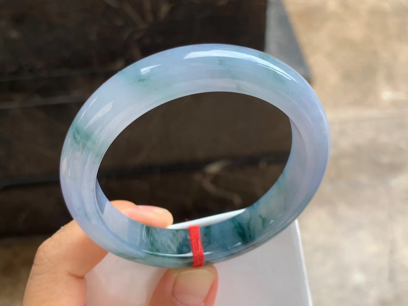 57.5-13-9mm
紫罗兰飘花手镯 底子细腻 花色漂亮