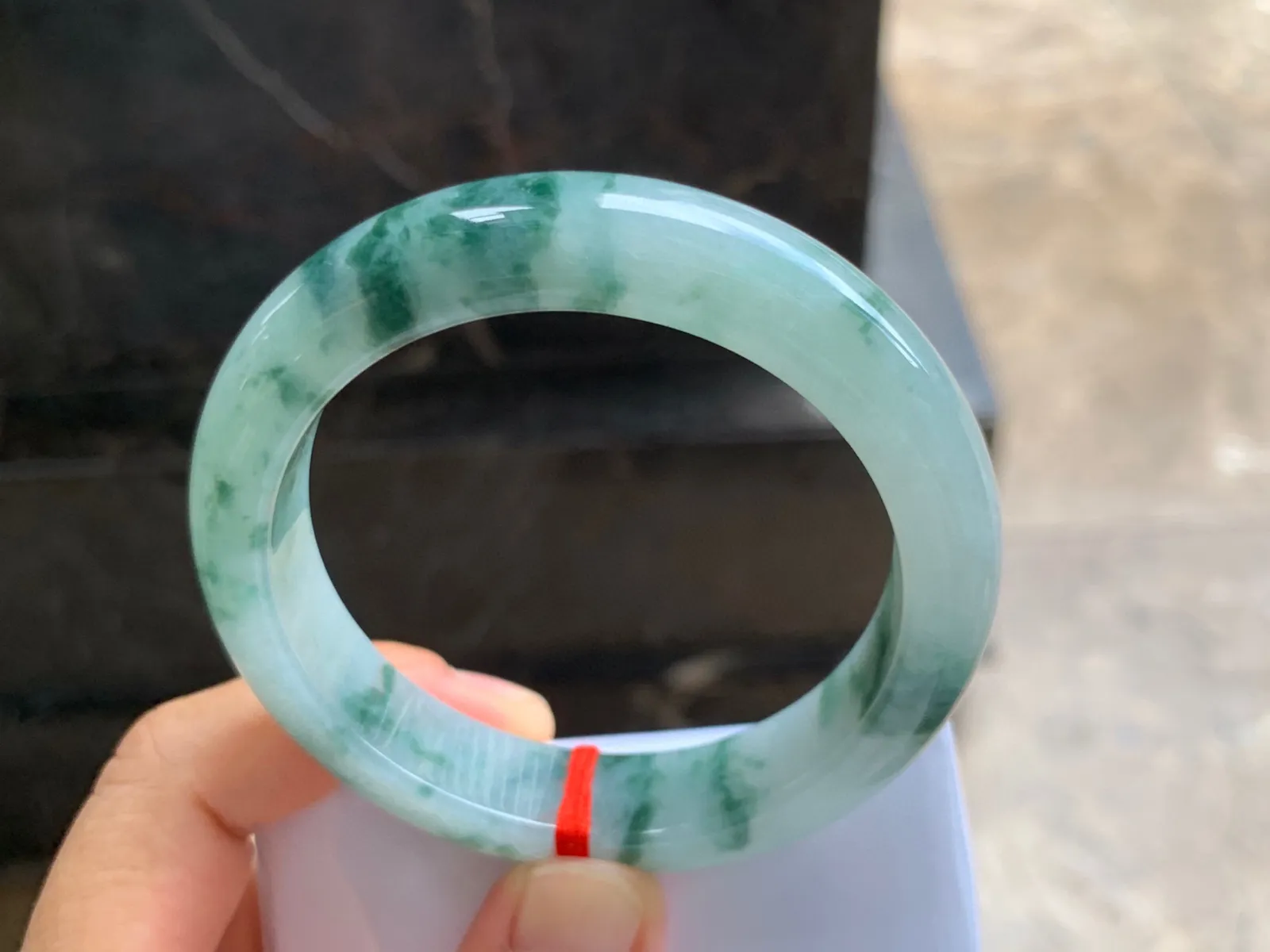 55-13-8mm
飘花手镯 底子细腻 花色浓郁 性价比推荐