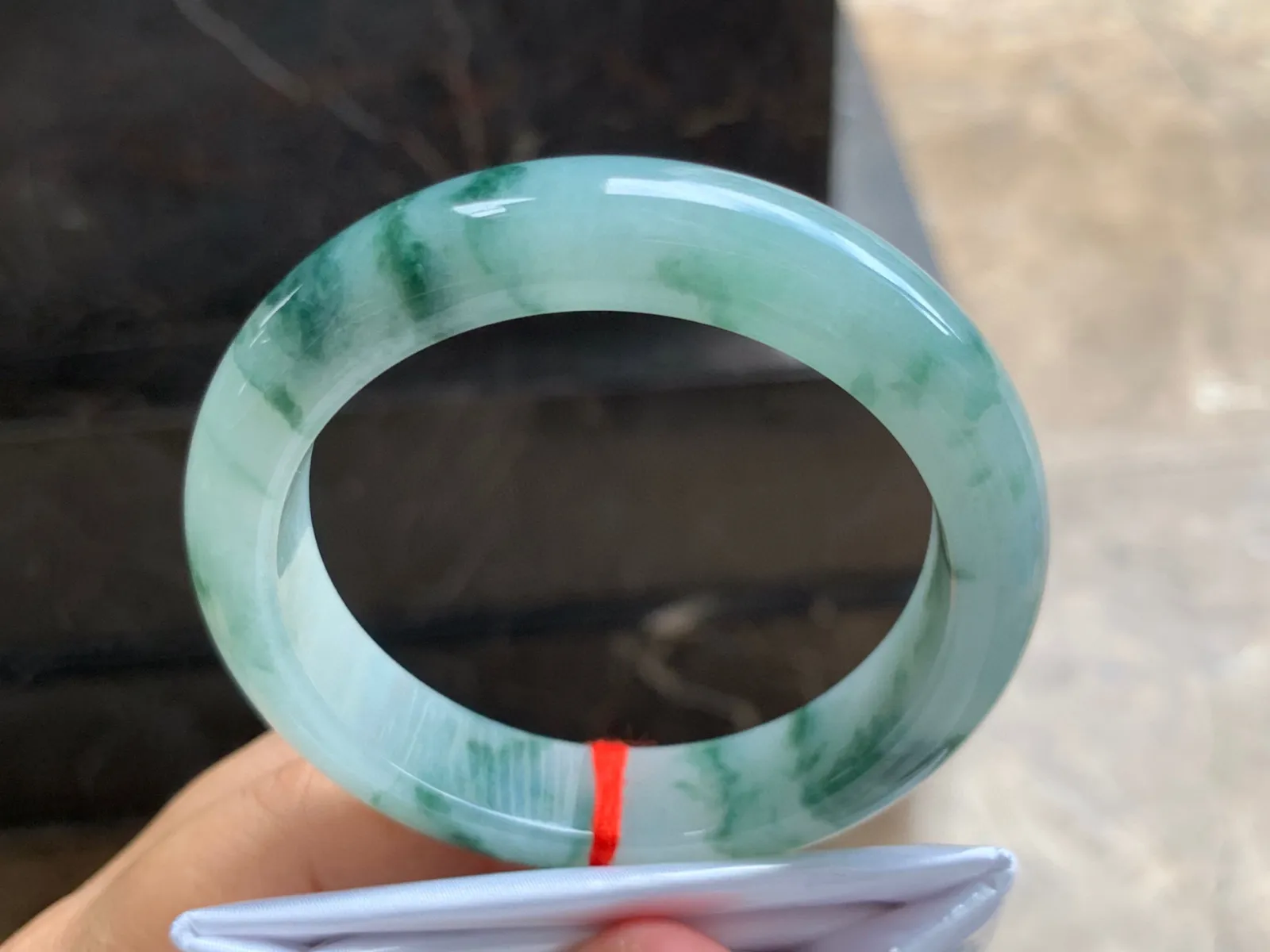 55-13-8mm
飘花手镯 底子细腻 花色浓郁 性价比推荐