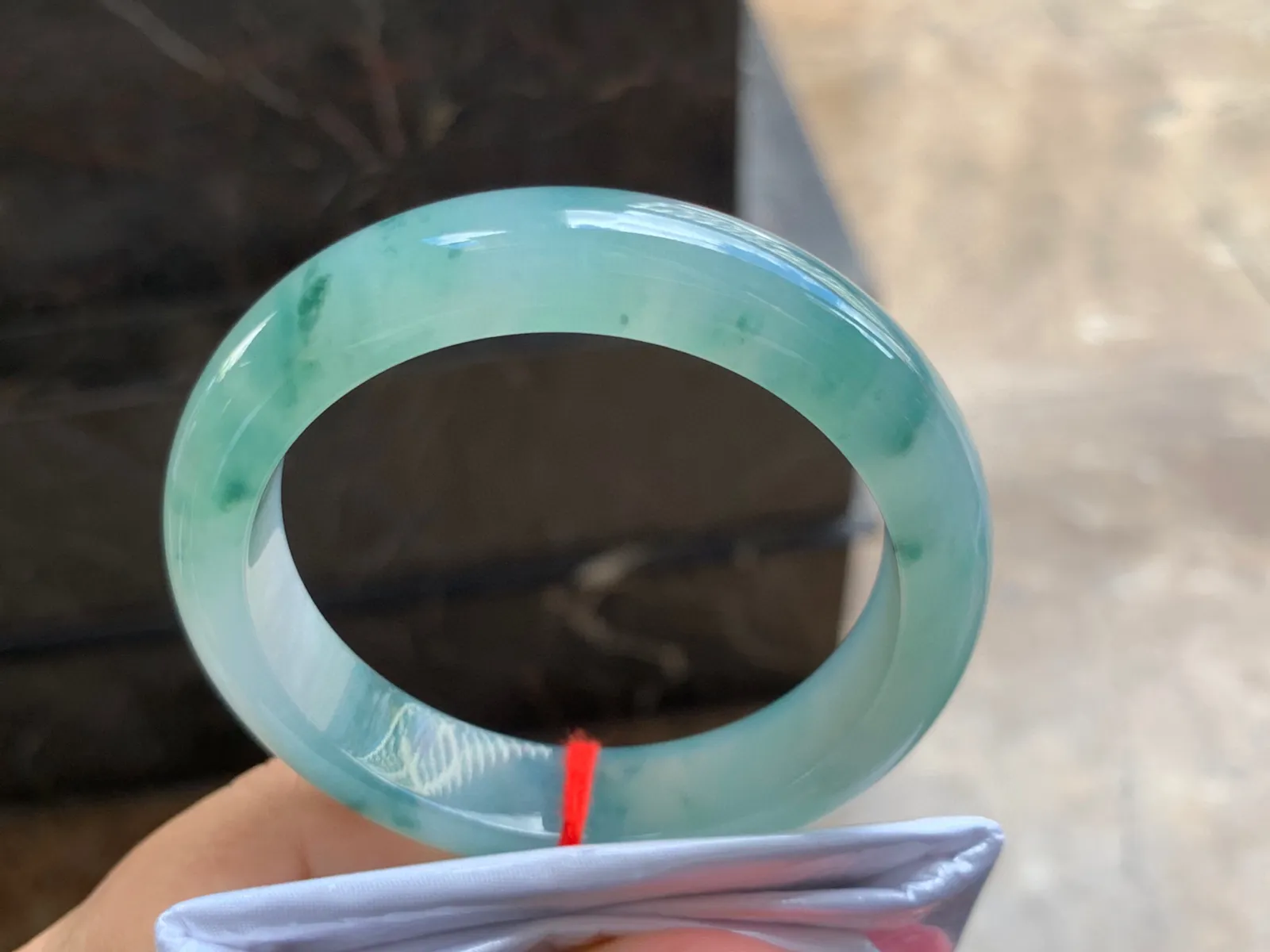 54.5-13-8.5mm
冰种飘花手镯 温润细腻 上手漂亮