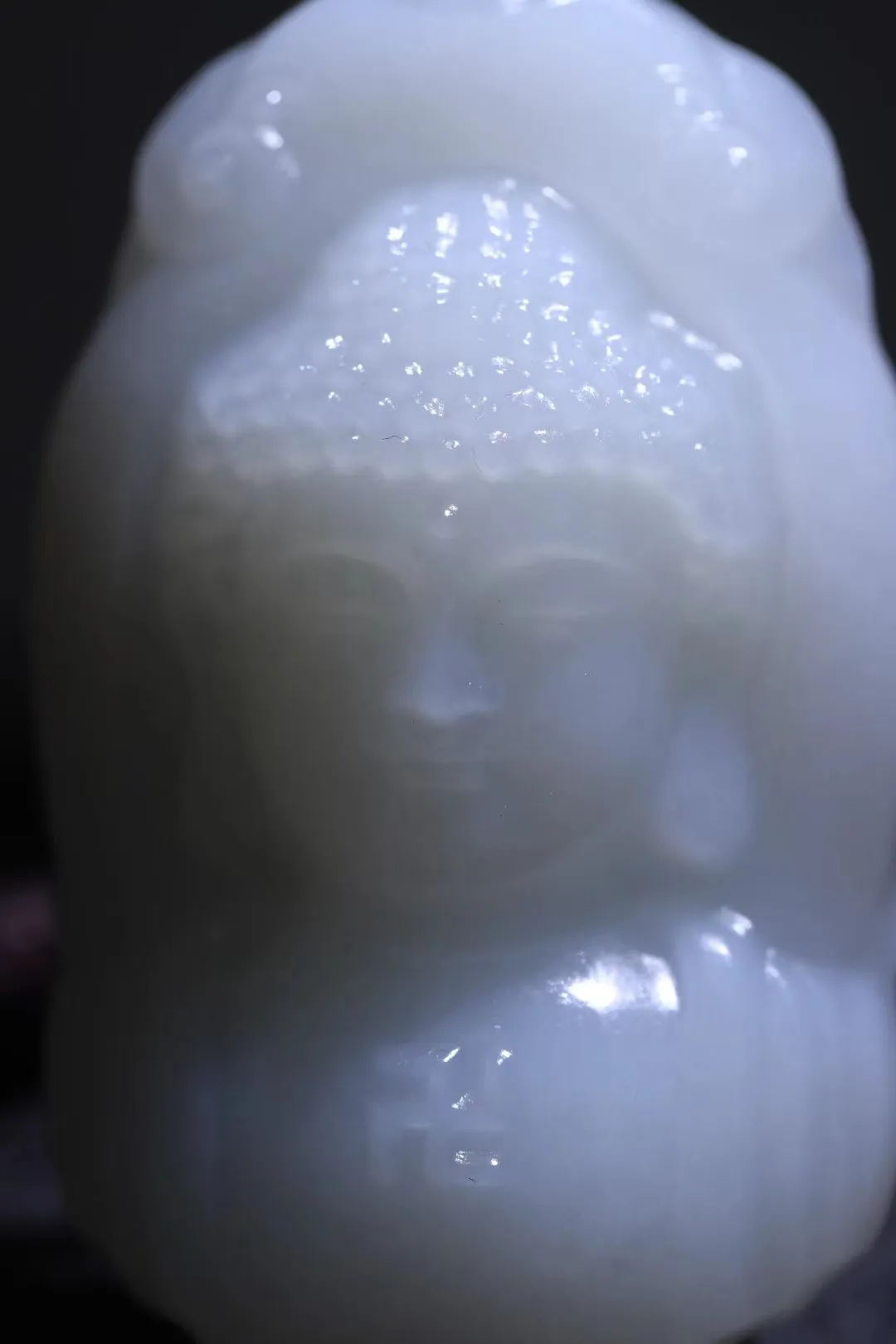 【大日如来】
属羊属猴的人必请
羊和猴的守护神是大日如来，光明理智，让你充满活力，积极向上；师傅将佛韵展现得淋漓尽致，流畅且有层次，佩戴典雅大方～大日如来寓意普照光明、消灾纳福，是热门款，错过不再有哦。53-33-12mm，35.6g