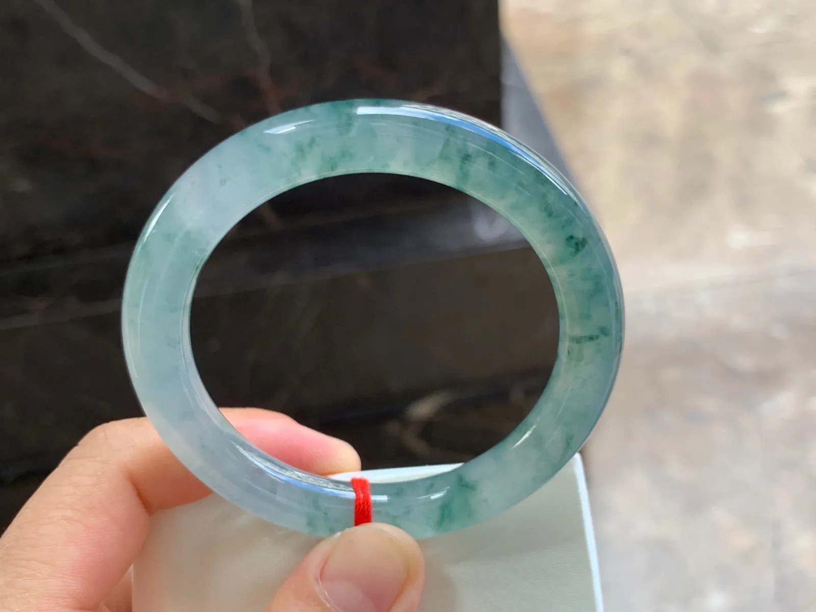 53-9mm
冰种飘花圆条手镯 水润冰透 碎花点缀