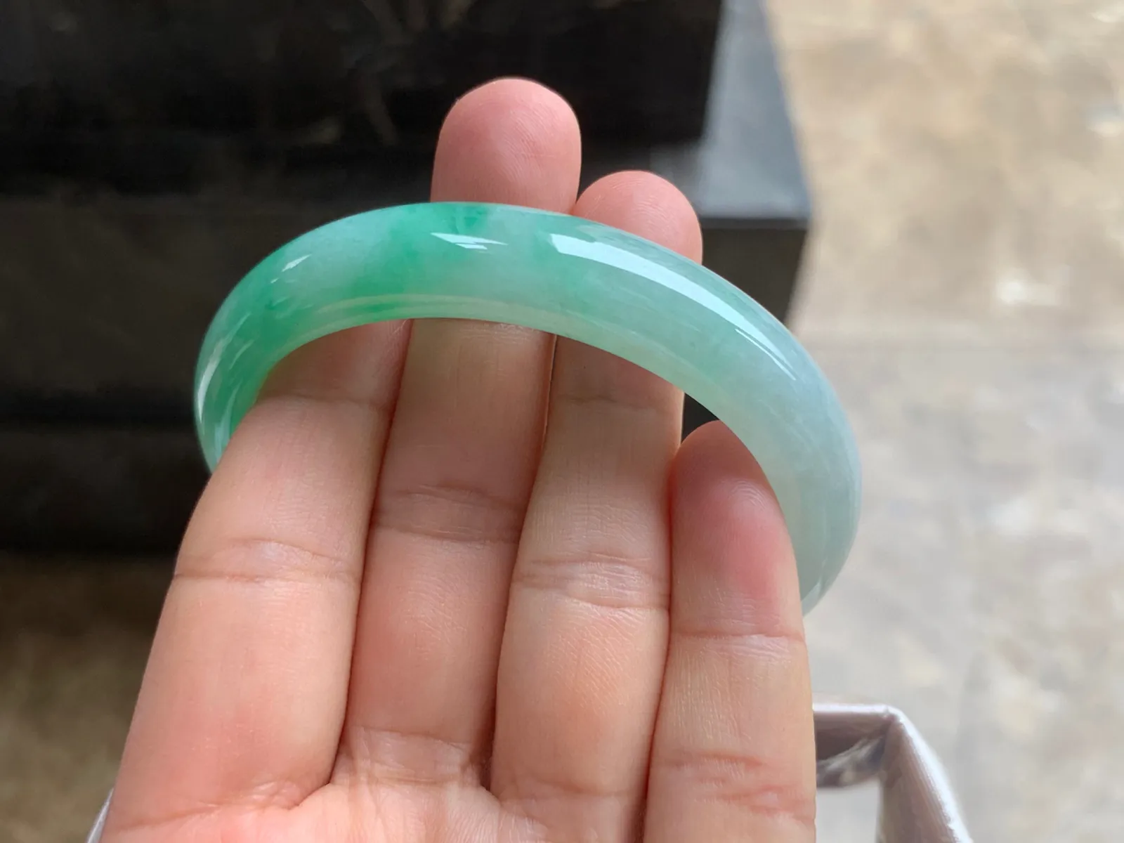 55.5-12-7.5mm
带色贵妃手镯 有种有色 正圈52/53可戴