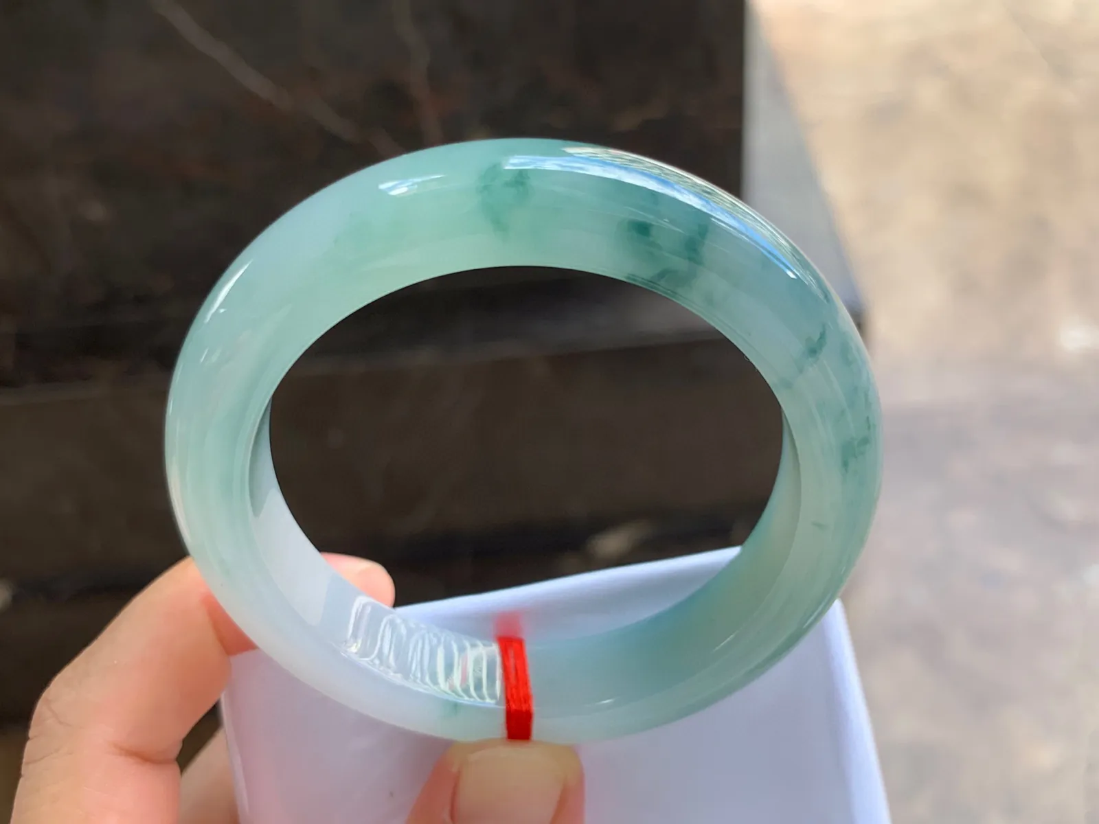 54.5-12.5-9mm
飘花手镯 底子细腻 花色漂亮