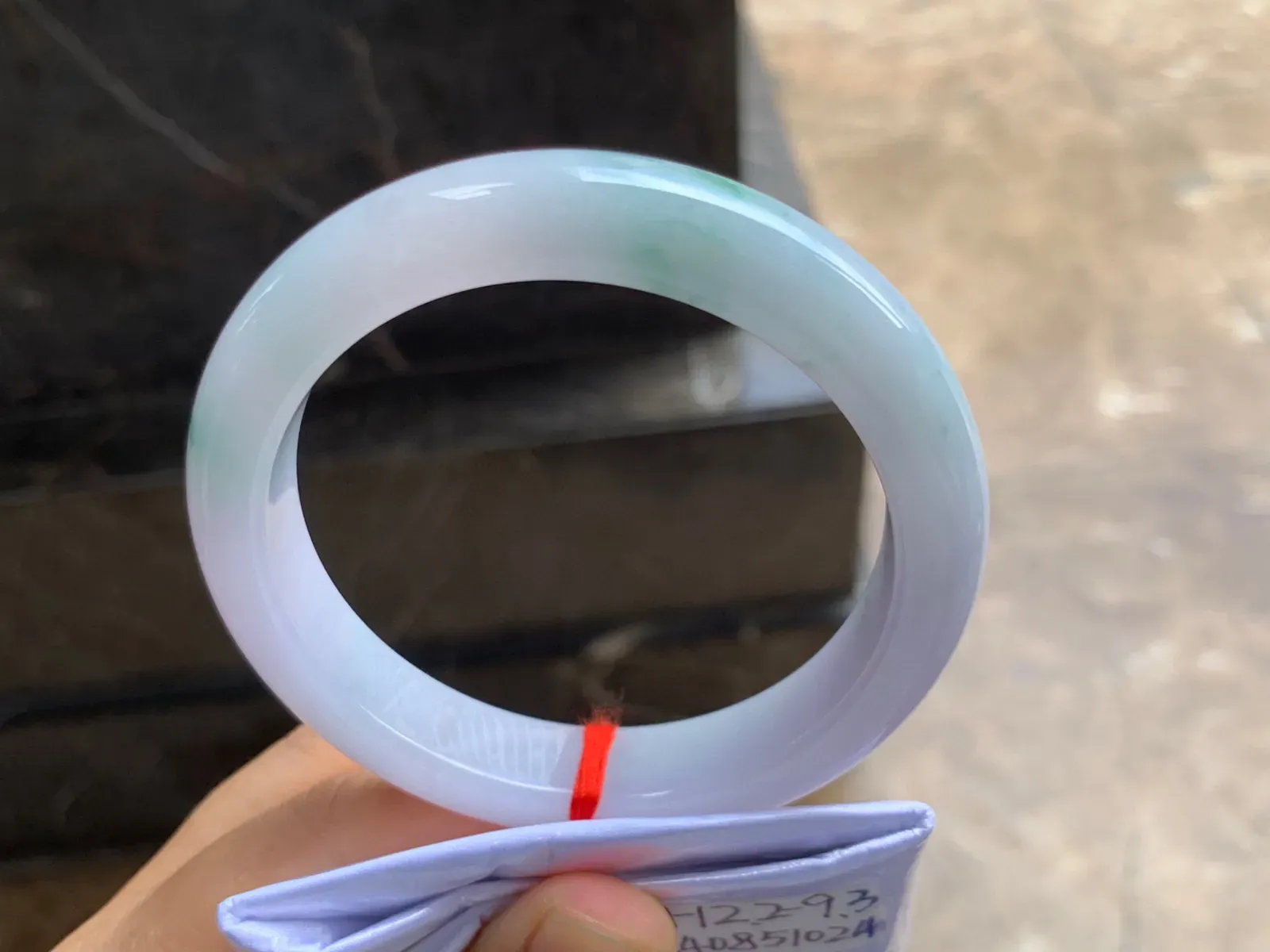 61-12.5-9mm
春彩翡翠 底子细腻 大圈口