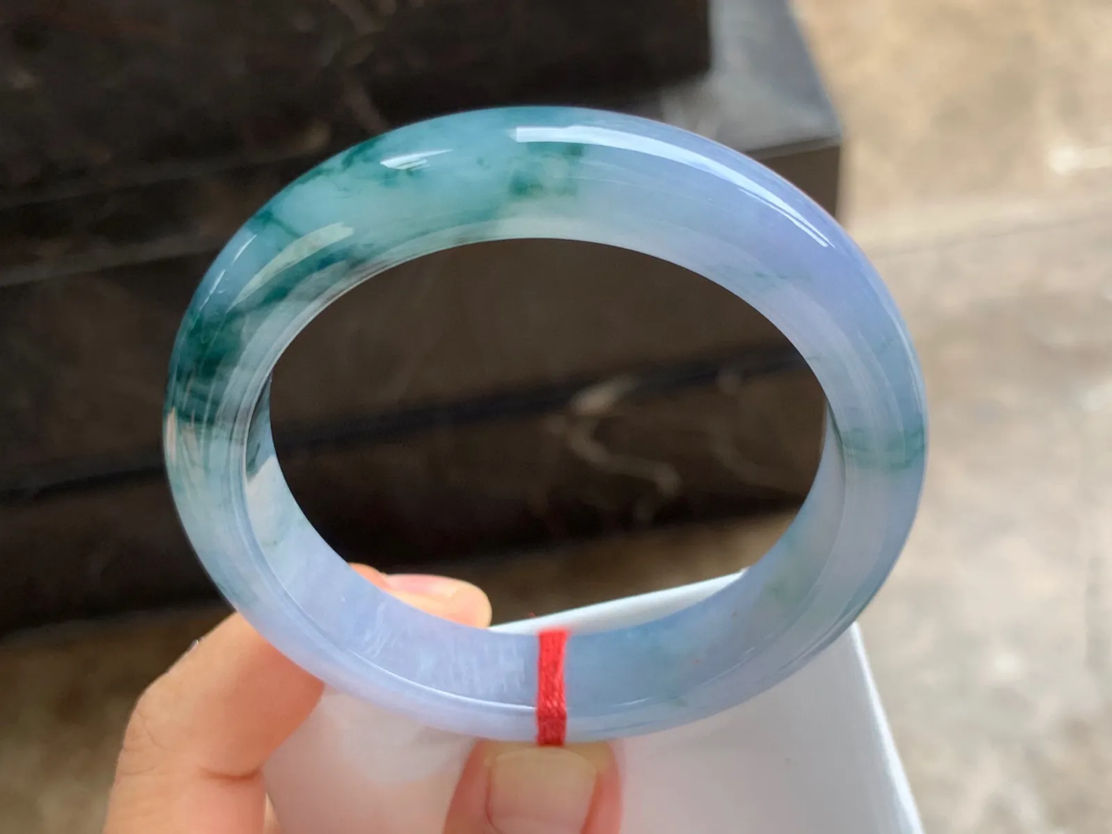57.5-13-9mm
紫罗兰飘花手镯 底子细腻 花色漂亮