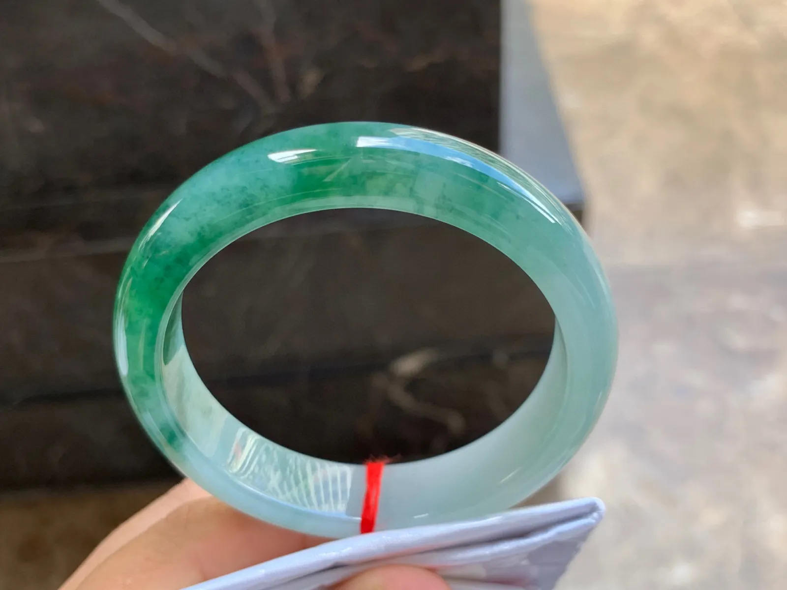 56-13-8mm
带色手镯 底子细腻 半山半水