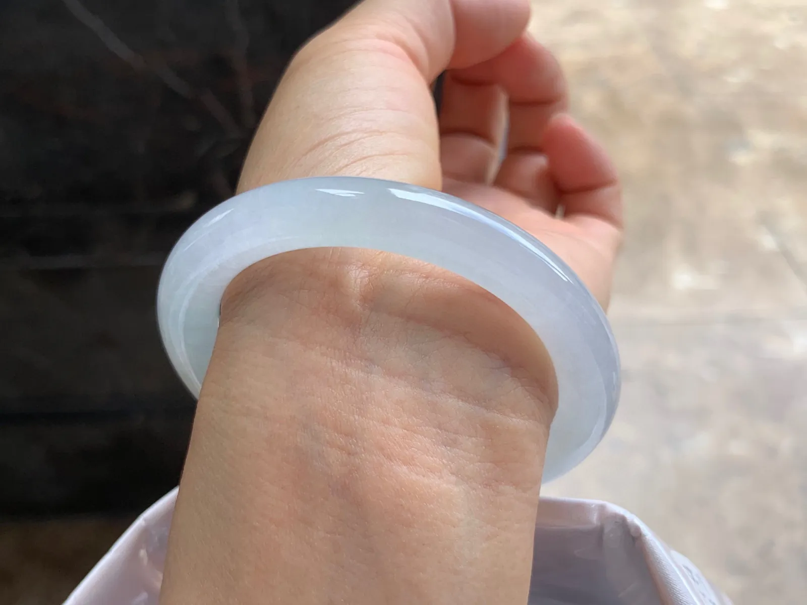 54-8.5-9.5mm
白冰圆条手镯 纯净白月光