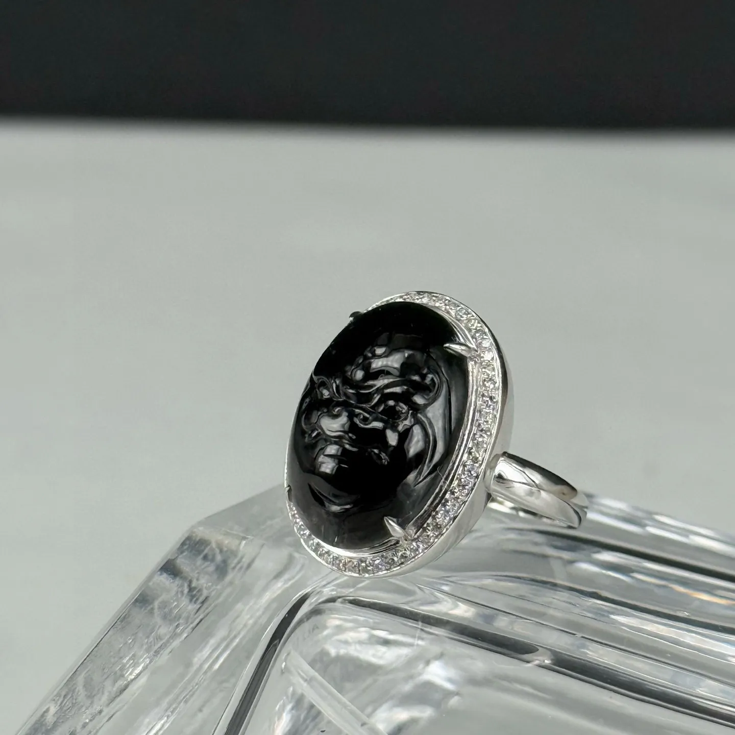 精品18k墨翠男戒 种好色正 黑度极好 打灯通透 油性十足 尺寸19.5