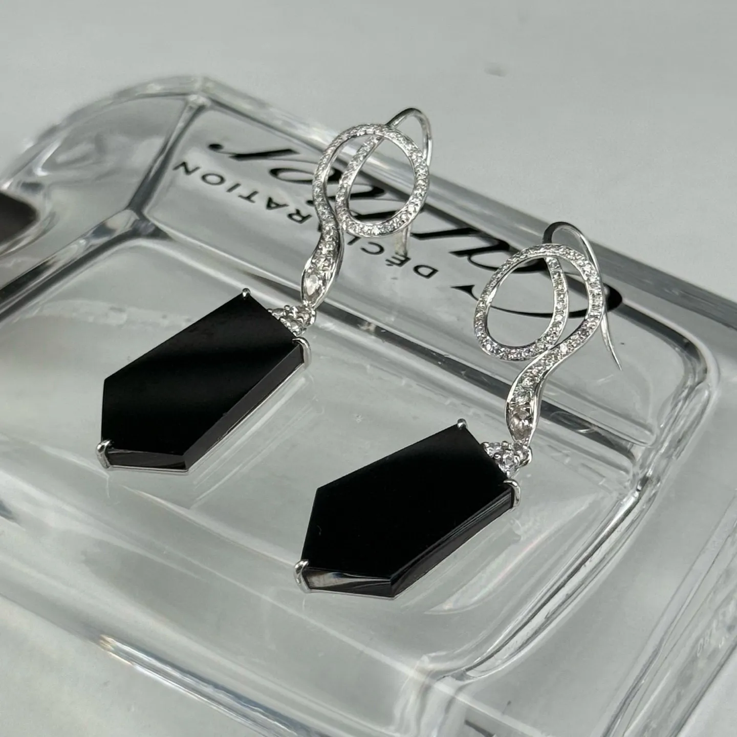 精品18k墨翠耳坠 种好色正 黑度极好 打灯通透 油性十足 尺寸19.8