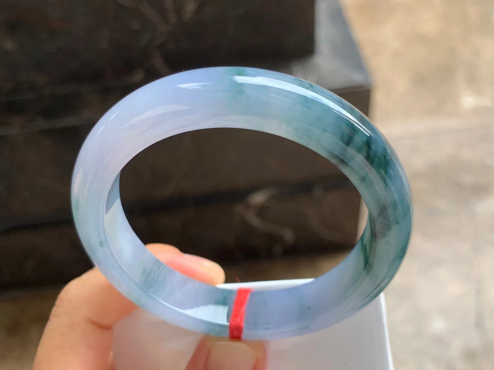 57.5-13-9mm
紫罗兰飘花手镯 底子细腻 花色漂亮