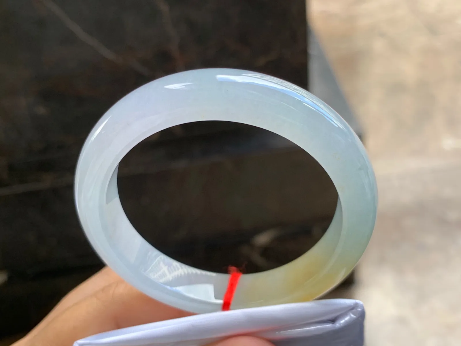 55.5-12-9mm
冰黄翡手镯 底子细腻 颜色漂亮